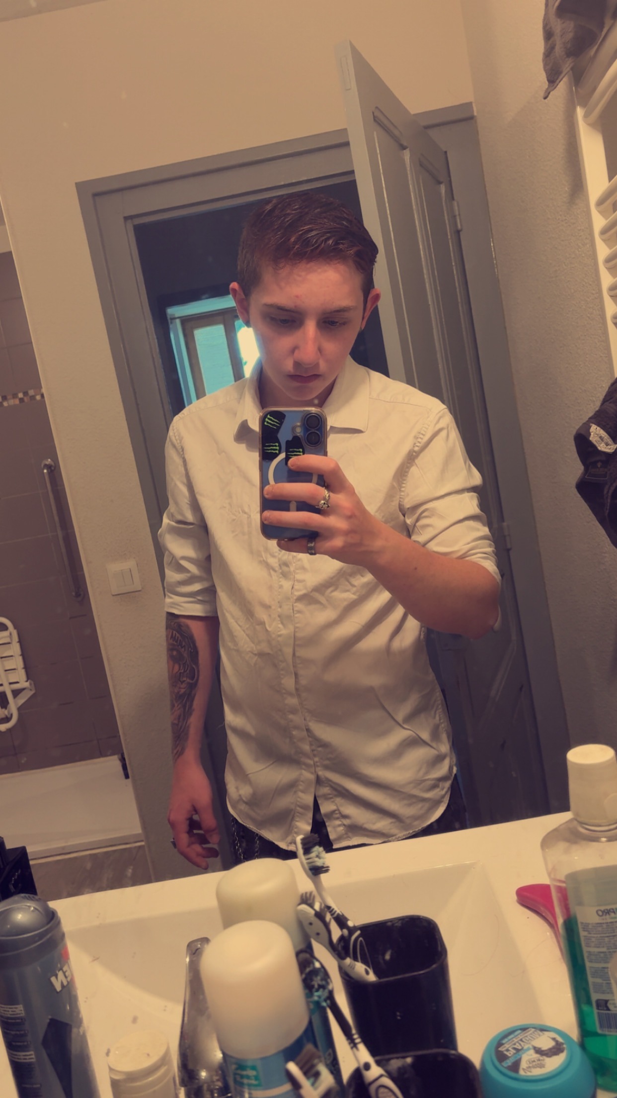 Profil de Hosni, 19 ans, Gay massage à Pitasch