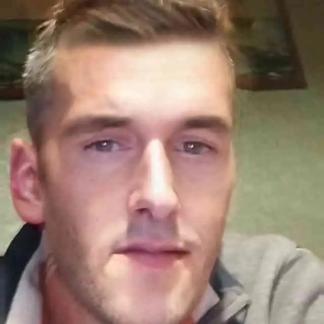 Profil de Yve, 35 ans, Gay massage à Colla